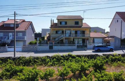 Charming House in Cortiçada with Balcony and Mountain View - Foto 43