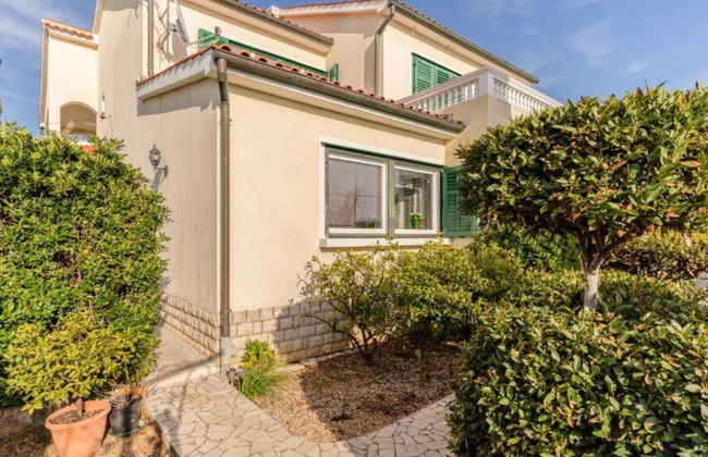 Beachside Serenity Apartments in Barbot - Photo 17