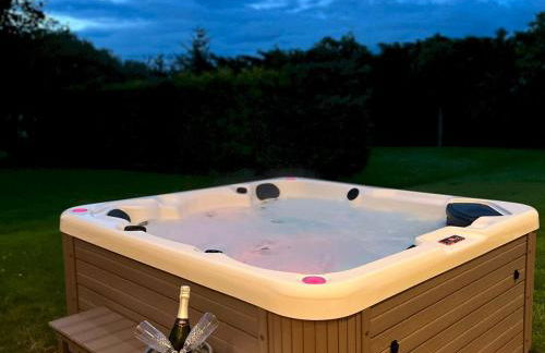 Spectacular 7BR House Hot Tub and Gardens in Gretna - Pass the Keys - Foto 74