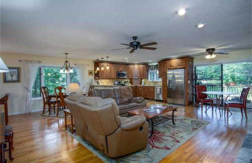 Connestee Lakefront Retreat · Lakefront Retreat in Connestee Fal - Foto 1