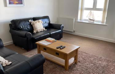 Lovely, Sleeps 6, 2 baths, Riverside Views, Parking, GY - Foto 10