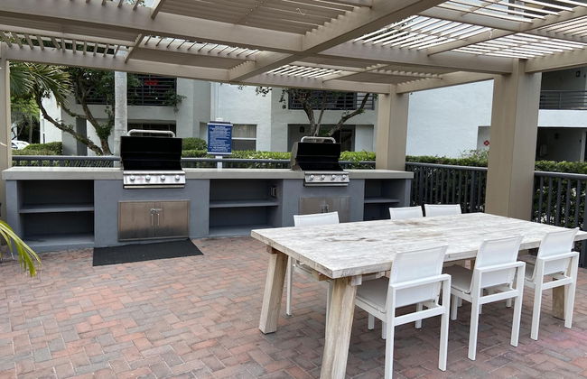 Dharma Home Suites Dania Beach at Sheridan Ocean Club - Photo 43