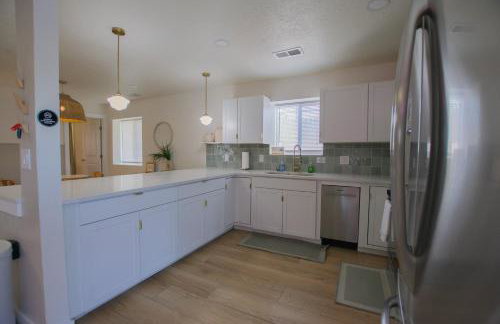 Bohemian ChiC SpaCation-Private HotTub-Close to Downtown-No Pet Fee! - Foto 10