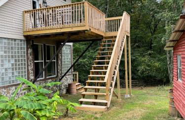 Rustic Mountaintop Cabin on small farm with WiFi - Foto 12