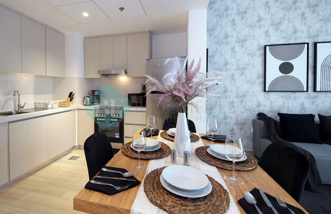 Bloomfields 1BR Canal View in Water Edge - Foto 3