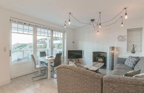 Jurassic View Apartment - Photo 18