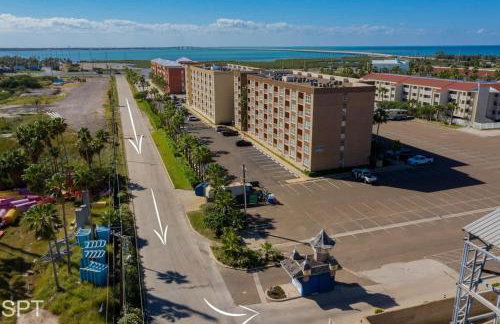 Luxe 1 Bedroom House with Pool - Gulfview II unit 410 - Photo 32