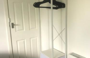 Quiet 2-Bed with Private Garden and Drive - Foto 11