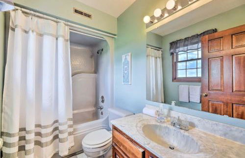 Charming Williamstown Retreat with Private Yard - Foto 15