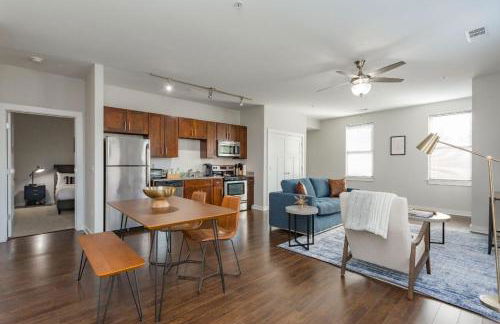 CozySuites Music Row Spacious 2BR free parking 25 - Foto 20