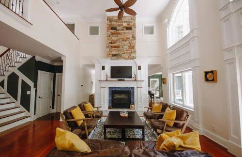 The Athena Hideaway - hottub, firepit, lake & racetrack - Foto 15