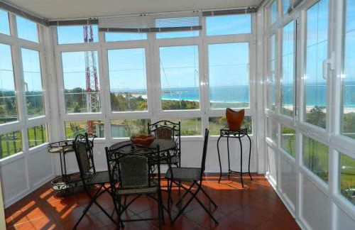 Piso en primera línea de playa en Lariño - Foto 1