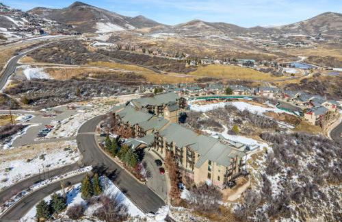 Top Floor Deer Valley Gondola Lakefront Condo- Great views - Photo 19