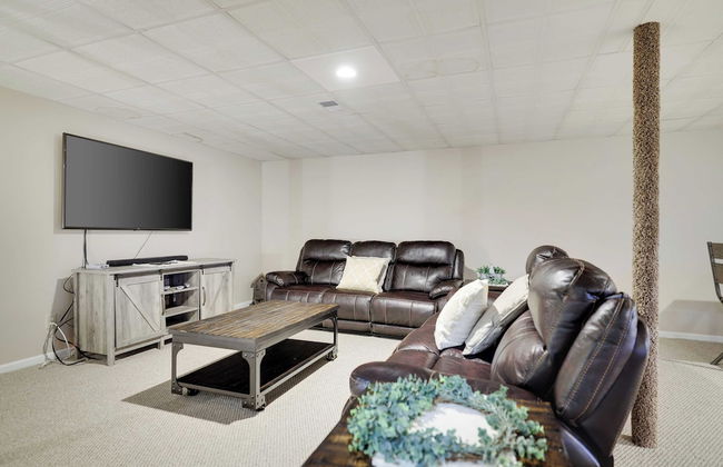 The Nest at Pinecrest by Avantstay Spacious Deck, Game Room, Fire Pit - Foto 21