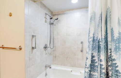 Quiet Greenwich Home with Pool and Screened Porch! - Foto 21