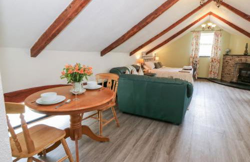 Loft Apartment - Photo 10