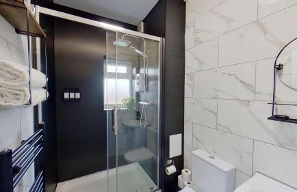 Elegant 2 Bed House Near City Centre - Foto 25