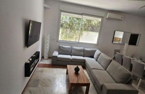 Spacious Garden Villa, private pool, huge grounds with orange trees - Foto 15