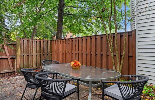 Lakeside Stay Metro, INOVA, Dining & Shops Nearby! - Foto 8