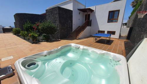 Lujosa Villa 4 hab Piscina, Jacuzzi y Vistas Mar - Photo 2