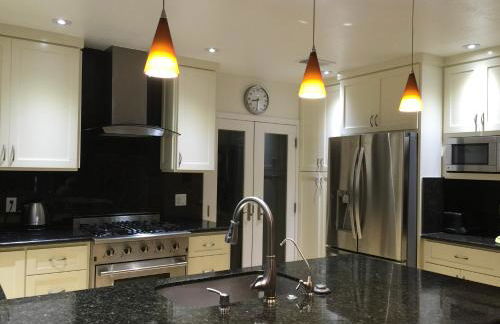 Santana Row Garden Retreat Private Executive Residence with Koi Pond and Waterfall Walk to Santana Row Valley Fair Dining and Shopping Private Entrance - Photo 11