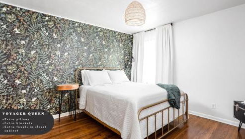 5BR 2BA Fun Family Home Sleeps 12 Pinball TVs 15m DT - Foto 3