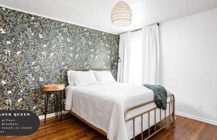 5BR 2BA Fun Family Home Sleeps 12 Pinball TVs 15m DT - Foto 3