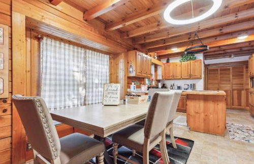 Cabin Bliss - Just 1 Mile from Lake Lanier - Foto 6