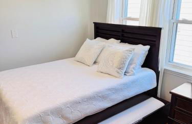 Eastie Roomy 3BR with Easy City and Airport Access - Foto 31