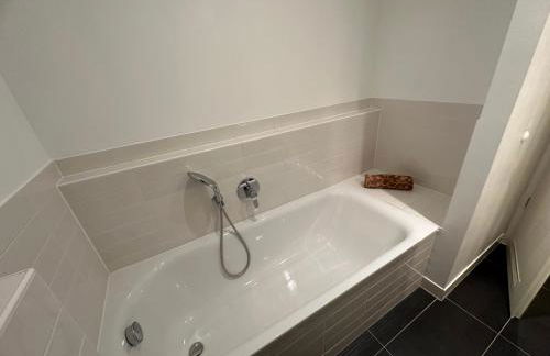 Trendige Stadtwohnung, historisches Haus mit Terrasse und Garten - Foto 3