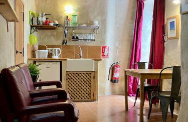 Charming Studio with Private Patio in Old Town - Photo 10