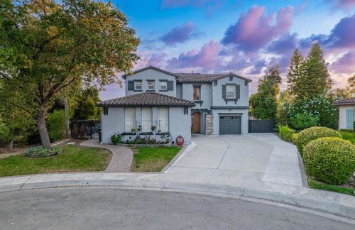 Entire Private Home with 5 Bedrooms 4 Bathrooms 3000 Sq ft Villa, Pool, Hot Tub, Nature, Garage, Winery, Available Now - Foto 33