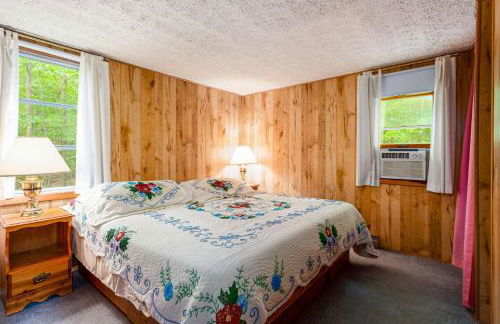 Cozy cabin w hot tub, deck & BBQ - Foto 15