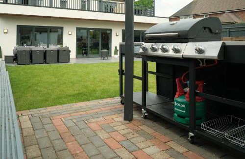 Modern Spacious House - Sleeps 16, Free Parking, Sun Terrace - Foto 32