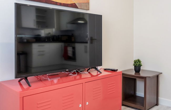 Bedford Hospitalsouth Wing4 Guests3 Bedswifi - Photo 11