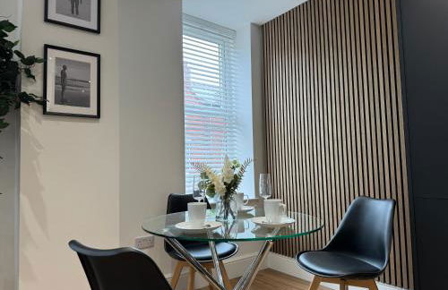 Stylish 2 Bedroom Coastal Apartment near Crosby Beach & Liverpool - Foto 6