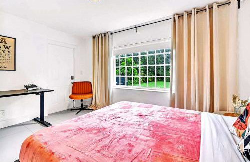 Bright 4BR North Miami Villa Close to Beaches and Huge Backyard - Foto 31