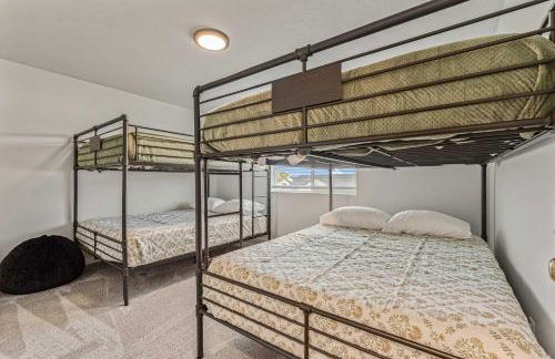 6BR Retreat with Playground Basketball & Sleeps 22 - Foto 28