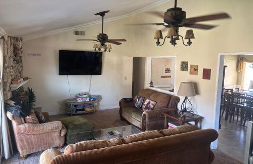 Peaceful & Cozy 3 bedroom Ranch-Home w/Fireplace - Foto 4