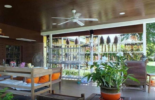 Tharnrarin Villa Suphan Buri - Photo 57