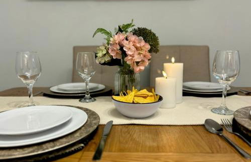 Eskdale Townhouse- Spacious 4BR ,Crawley, Free Wifi, Parking, fully equipped, contractor friendly, temporary relocations welcome, near Gatwick Airport - Foto 43