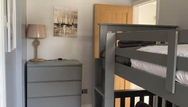 The Annexe Porthcawl Pet Friendly 2 Bedroom Flat with King Size bed bunk beds and sofa bed sleeps up to 5 people - Photo 5