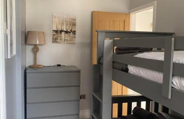 The Annexe Porthcawl Pet Friendly 2 Bedroom Flat with King Size bed bunk beds and sofa bed sleeps up to 5 people - Photo 5