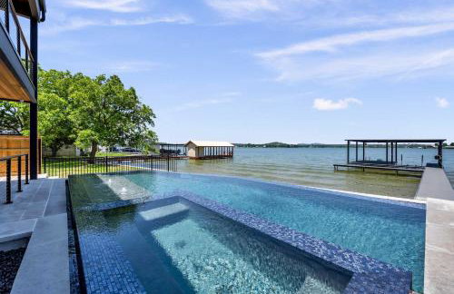 Lakefront Stay for 16 with Pool Dock & Game Room - Foto 6