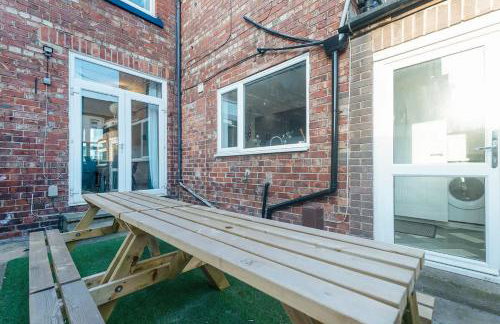 Spacious 4BR on Leafield Rd - Photo 28