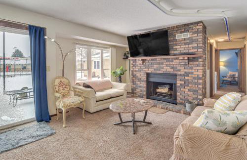 Walk to Crooked Lake Beach and Dtwn! Home with Patio - Foto 1