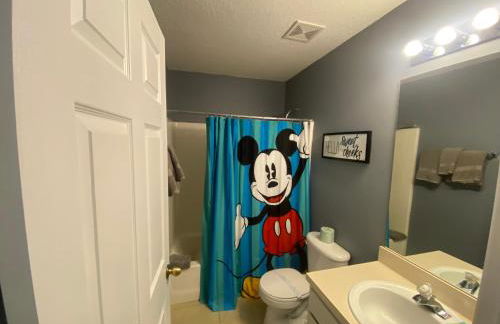 3 Bedroom Villa with Poolside Cinema and Games Room Close to theme Parks sleeps 6 - Photo 65