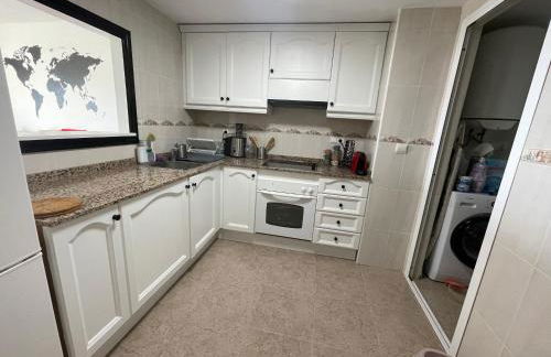 Traveler's Beach Apartment with sea view, free coffee & parking - Photo 25