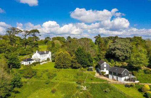 The Estate - Photo 1