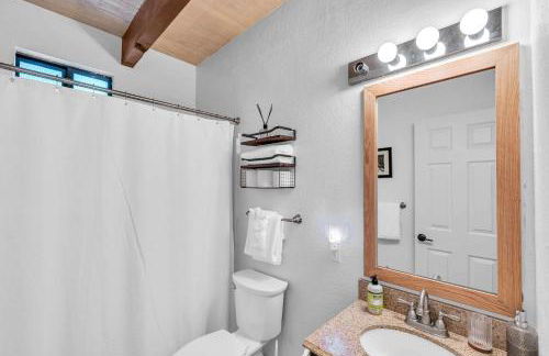 Beautiful Homewood Retreat with Deck and Grill - Foto 26